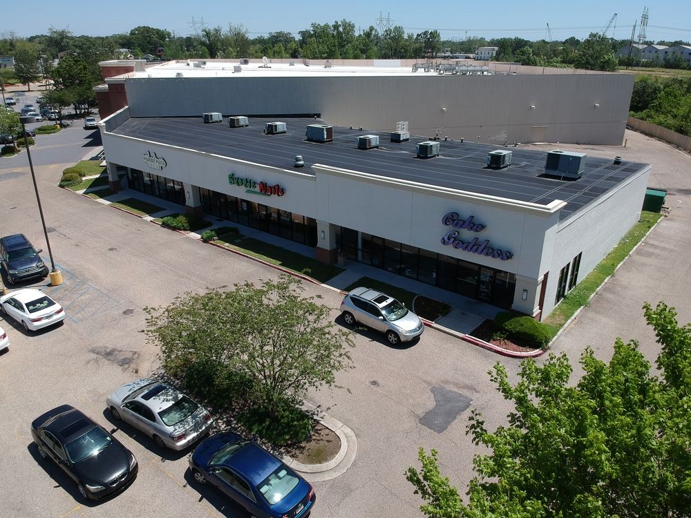 Albertson's Anchored Center: 15168 Airline Highway, Baton Rouge, LA 70817